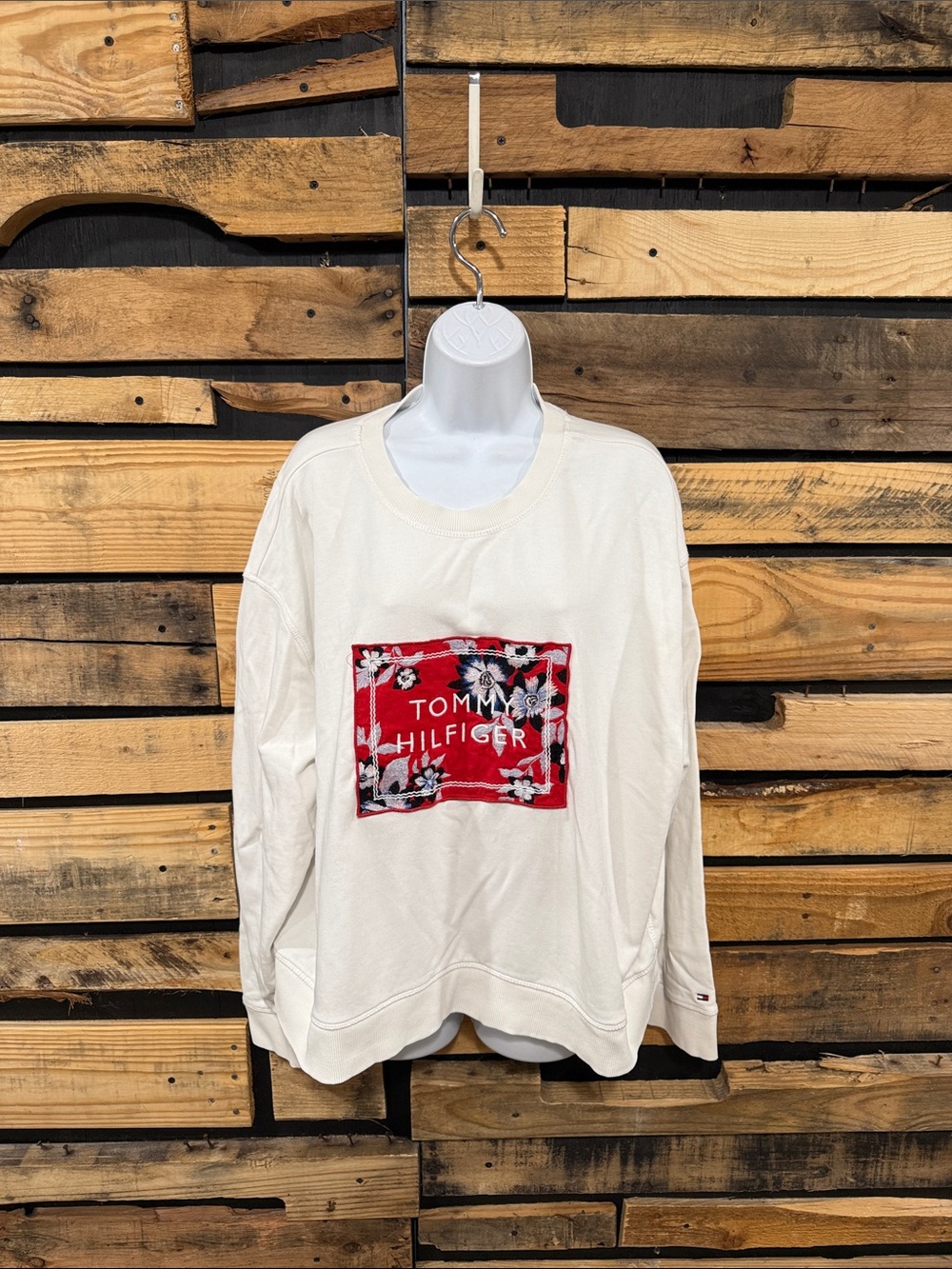 Tommy Hilfiger Sweatshirt White
Cropped Boxy Floral Embroidered
Spellout Logo XL